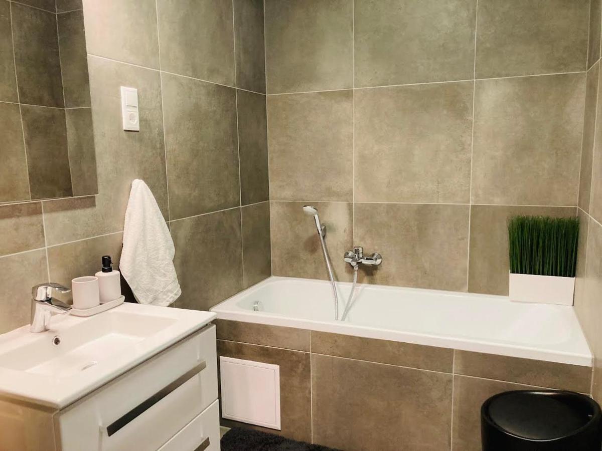 BalatonföldvárZawia Apartmanアパートメント エクステリア 写真